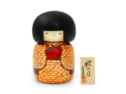 Kokeshi: Dekofigur Aki No Hi (M) Autumn Day -Besteckladen kokeshi dekofigur aki no hi m autumn day 1